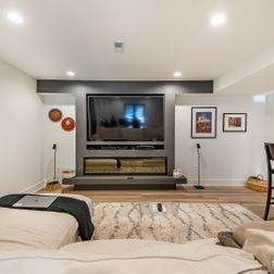 Cozy finished basement with Rec room, kitchen-like wet-bar and full bathroom., North Potomac, MD